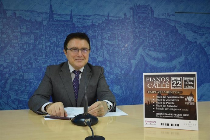 El concejal de Cultura y Educación, Teo García, ha presentado la tercera edición de 'Pianos en la calle' .