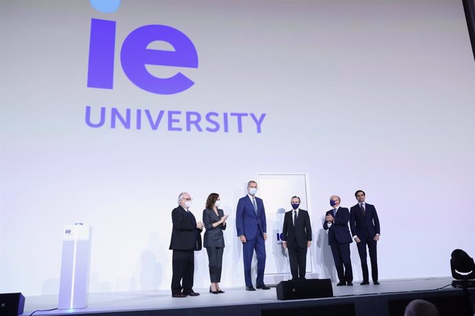 El Rey preside la inauguración de la nueva sede de la IE University en Madrid