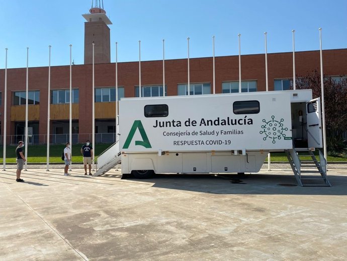 Campaña de vacunación sin cita previa en la Pablo de Olavide organizada por el SAS.