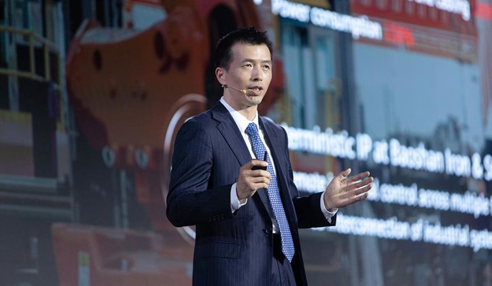 Peng Song delivering the keynote speech