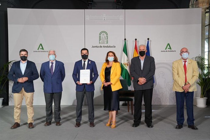 Firma de la Declaración Institucional para la adhesión de la Junta a la reindivicación del sector agrícola andaluz sobre el futuro de la PAC