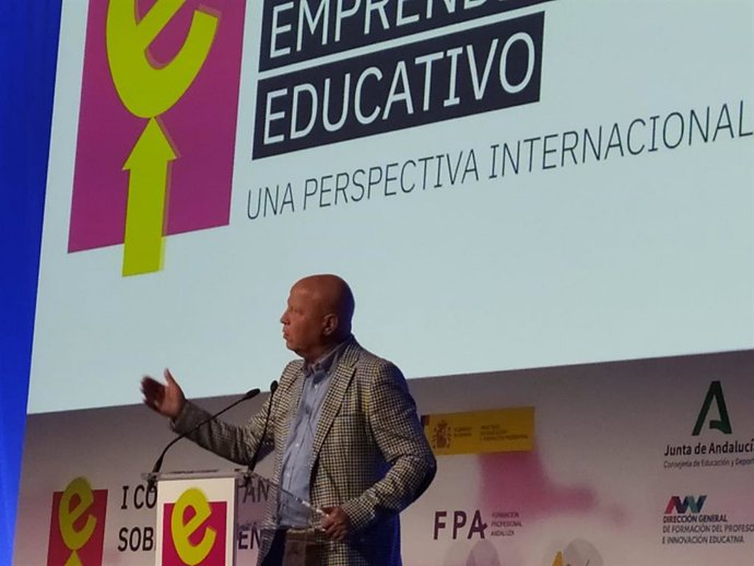 El consejero andaluz de Educación y Deporte, Javier Imbroda, en una foto de archivo.
