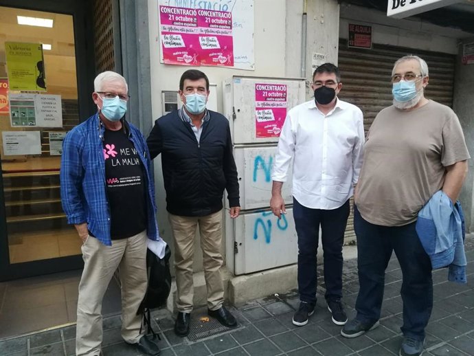 El portavoz de Cs, Fernando Giner, se réune con representantes vecinales de la Malvarrosa