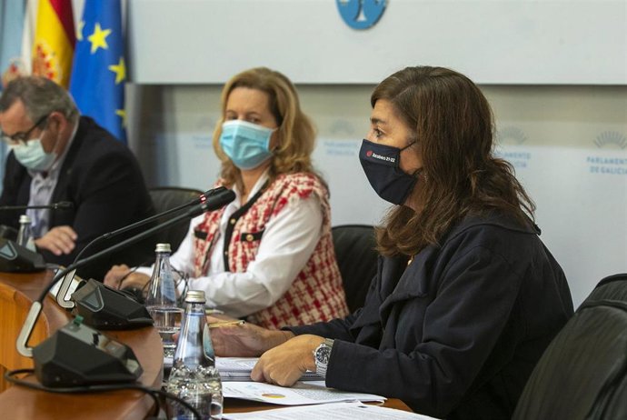 La directora xeral de Desenvolvemento Pesqueiro, Susana Rodríguez, responde a distintas preguntas en la Comisión 8 de Pesca e Marisqueo.