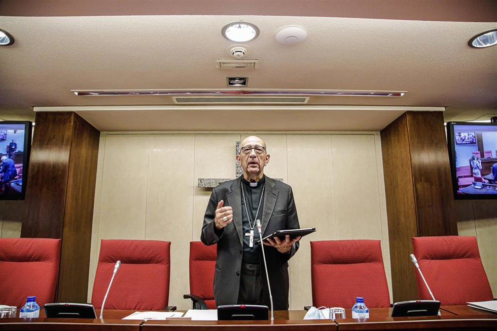 El presidente de la Conferencia Episcopal Española y arzobispo de Barcelona, cardenal Juan José Omella, interviene en una reunión de los componentes de la Comisión Permanente de la Conferencia Episcopal Española (CEE), a 28 de septiembre de 2021