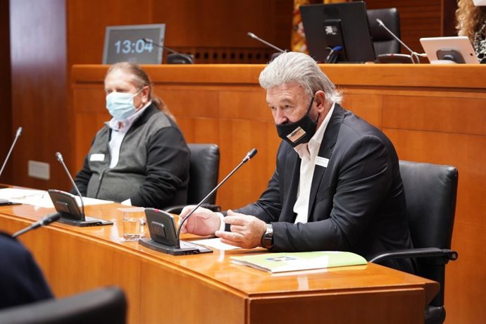 El presidente y vicepresidente de la Asociación Aragonesa de Desarrollo Rural, José María Merino y José Manuel Penella, comparecen en las Cortes de Aragón.