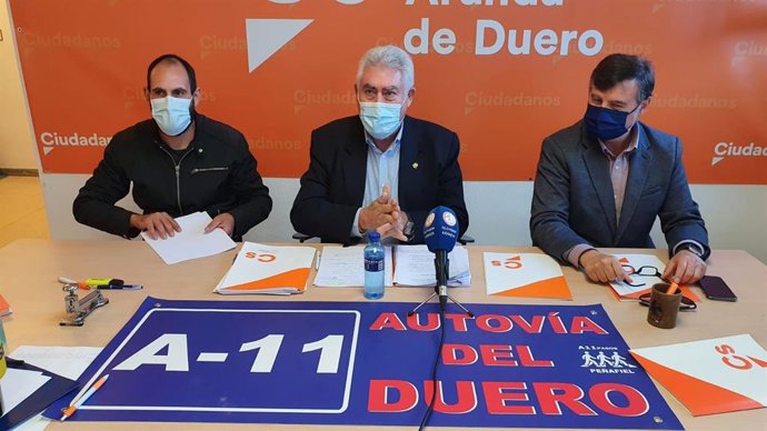Rueda de prensa de Ciudadanos en Aranda de Duero para valorar los presupuestos generales del Estado para la provincia de Burgos.
