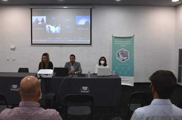 El vicepresidente segundo de Diputación de Cádiz y responsable del área de Transición Ecológica y Desarrollo Urbano Sostenible, Mario Fernández, durante la sesión ordinaria del Pacto por la Sostenibilidad.