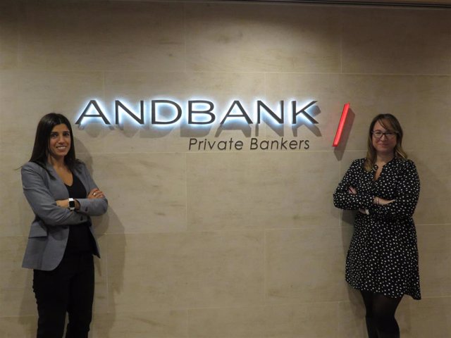 Maite Navarro y Nuria Trulla en instalaciones de Andbank