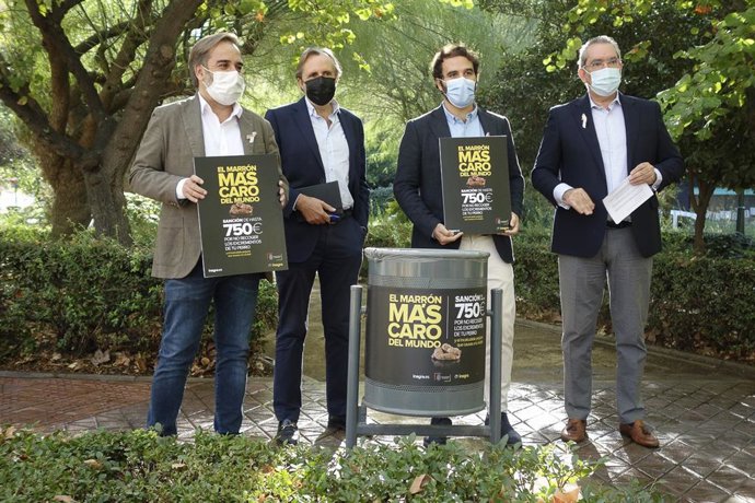 El Ayuntamiento de Granada presenta una campaña para concienciar sobre la recogida de excrementos caninos