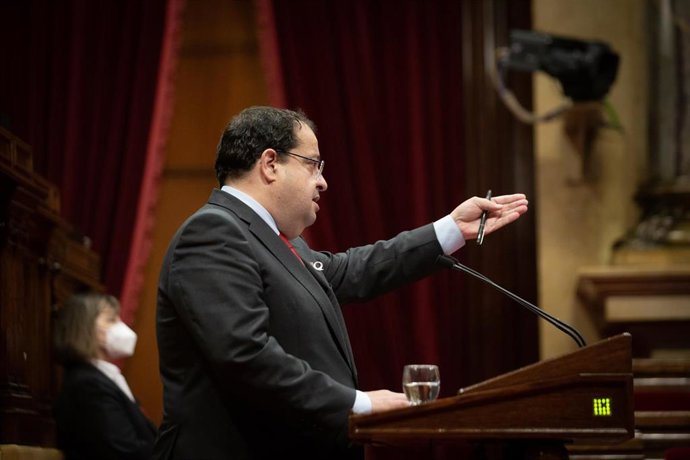 El conseller de Interior de la Generalitat, Joan Ignasi Elena, en el pleno del Parlament del 19 de octubre de 2021.