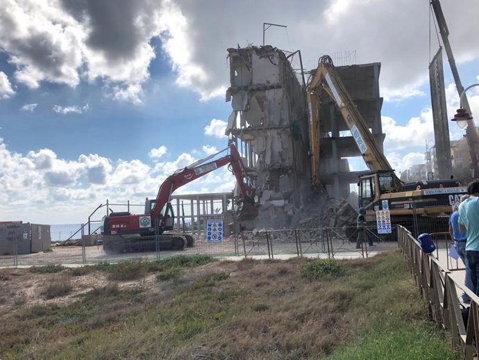 Demolición del Hotel Arenales del Sol