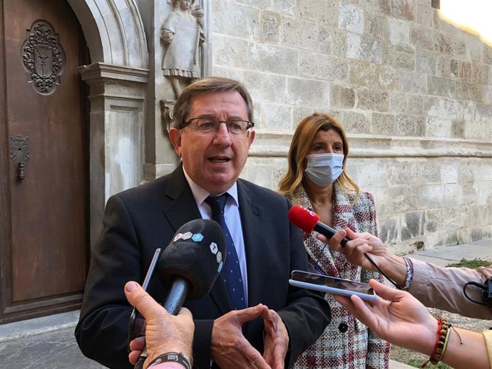 Luis González y Eva Martín, del PP