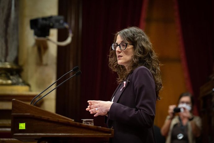 La consellera de Feminismes i Igualtat, Tnia Verge, en el ple del Parlament 