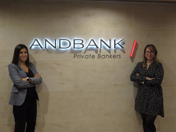 Maite Navarro i Nuria Trullas a les installacions d'Andbank