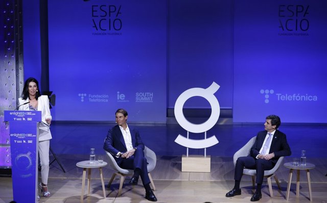 El tenista Rafa Nadal y el presidente de Telefónica, José María Álvarez-Pallete, participan en un diálogo en la inaguración de EnlightED este martes 19 de octubre en Madrid