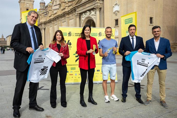 El Ayuntamiento de Zaragoza acoge la presentación del XIV Maratón Mann Filter - Trofeo Ibercaja Ciudad de Zaragoza.