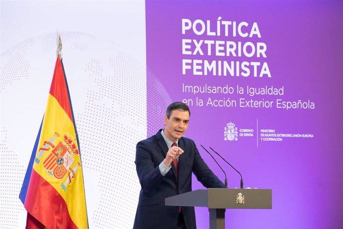 Archivo - El presidente del Gobierno, Pedro Sánchez, presenta la 'Guía de política exterior feminista' en el Palacio de la Moncloa