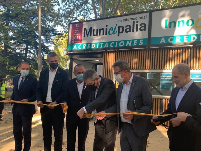El Secretario De Gobiernos Locales Y Relaciones Con Aran, David Rodríguez, Ha Inaugurado Municipalia.