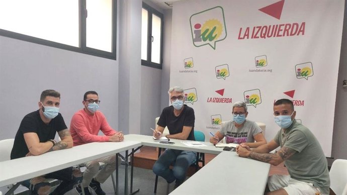 Sevilla.- IU Sevilla se reúne con trabajadores despedidos de Pansur 