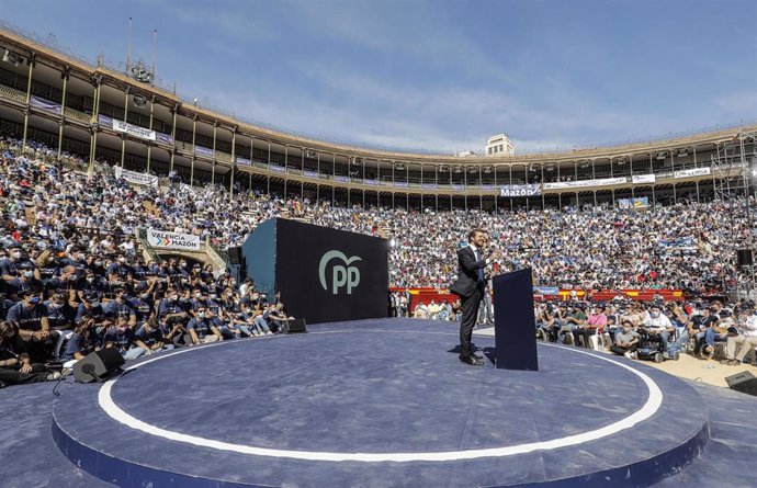 El presidente del PP, Pablo Casado, en el acto de clausura de la Convención Nacional del PP, en la Plaza de Toros de Valencia, a 2 de octubre de 2021, en Valencia