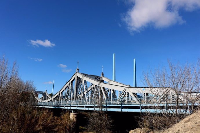 Archivo - CHA reclama la rehabilitación del puente sobre el río Gállego en Santa Isabel y su cesión al Ayuntamiento.
