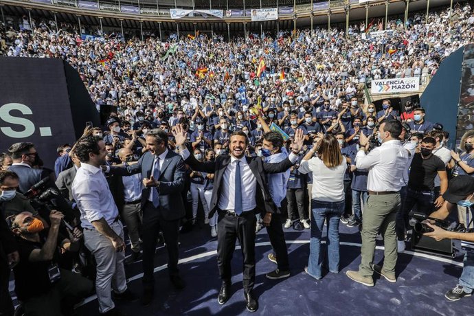 El presidente del PP, Pablo Casado, en el acto de clausura de la Convención Nacional del PP, en la Plaza de Toros de Valencia, a 2 de octubre de 2021, en Valencia, Comunidad Valenciana (España). 