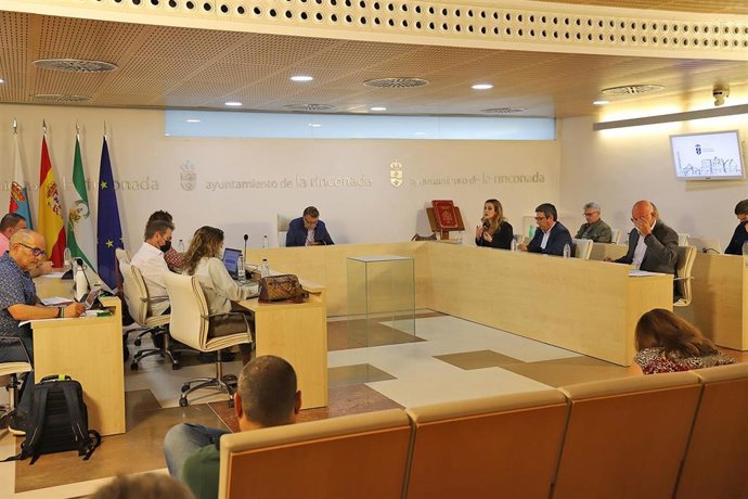 Archivo - Pleno del Ayuntamiento de La Rinconada