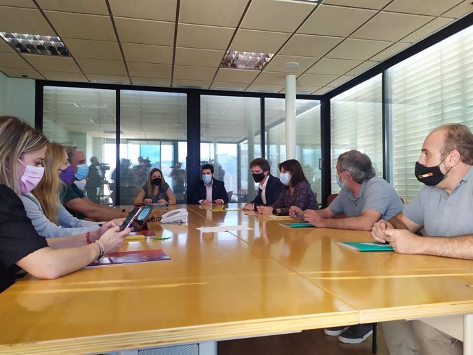Els grups de l'oposició de l'Ajuntament de Badalona (Barcelona) aposten per un Govern de coalició ampli amb tots els grups excepte el PP, després de la primera reunió formal per negociar una possible moció contra l'alcalde, Xavier García Albiol.