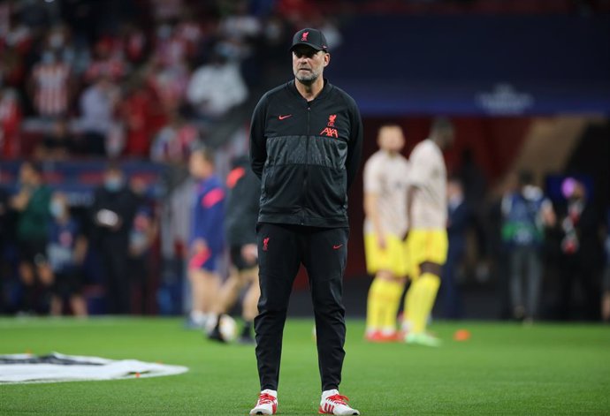 19 October 2021, Spain, Madrid: Liverpool manager Jurgen Klopp looks on before the start of the UEFA Champions League Group B soccer match between Atletico Madrid and Liverpool at Wanda Metropolitano Stadium. Photo: Isabel Infantes/PA Wire/dpa