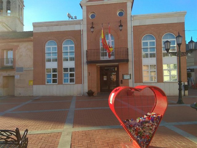 Fachada del Ayuntamiento de Aldeamayor de San Martín.