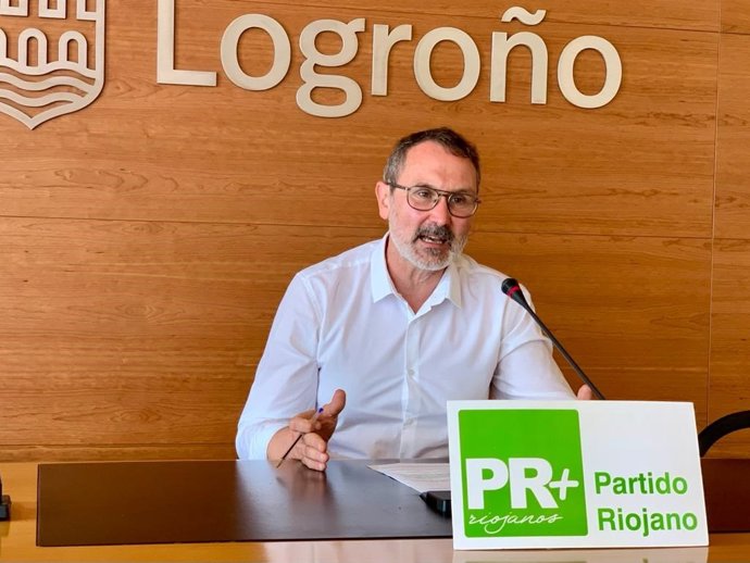 El portavoz del Grupo Municipa,Rubén Antoñanzas, en comparecencia de prensa