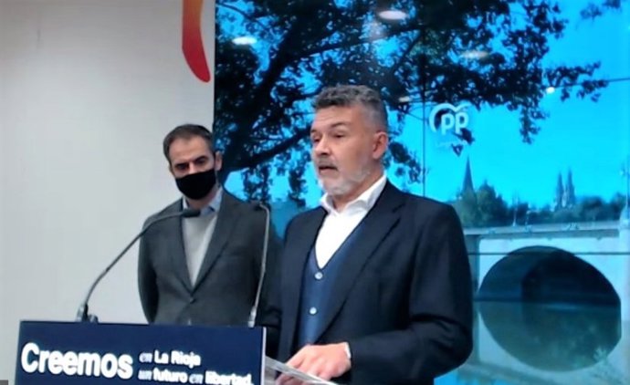 El presidente de la Junta Local del PP de Logroño, Conrado Escobar, y su coordinador, Miguel Sáinz.