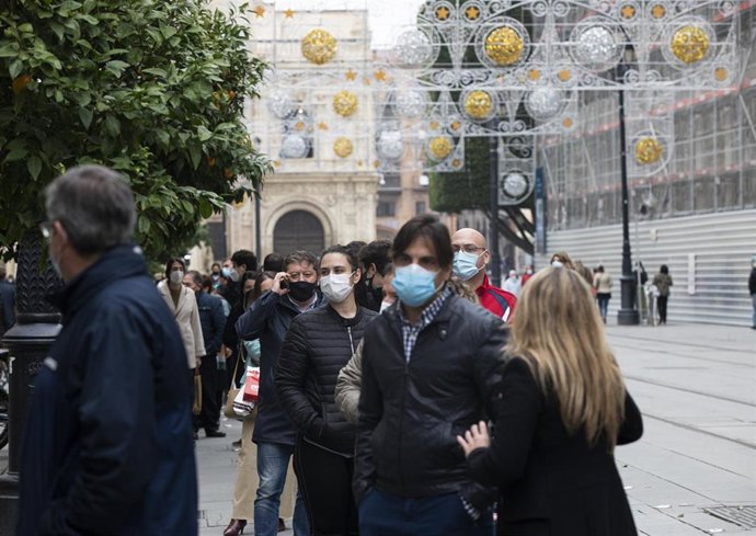 Archivo - Imagen de archivo de la Navidad en Sevilla.