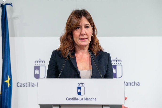La consejera de Igualdad y portavoz del Gobierno regional, Blanca Fernández, comparece en rueda de prensa, en el Palacio de Fuensalida, para informar sobre los acuerdos del Consejo de Gobierno.