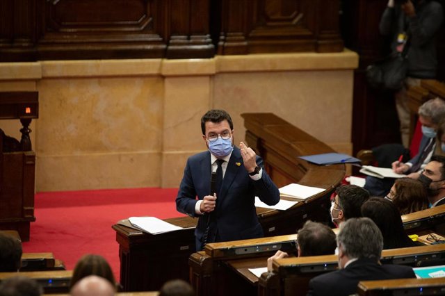 El presidente de la Generalitat de Catalunya, Pere Aragonès, en una sesión de control al gobierno autonómico, en el Parlament, a 20 de octubre de 2021, en Barcelona, Catalunya (España). El pleno de este miércoles en el Parlament tiene entre sus temas prin
