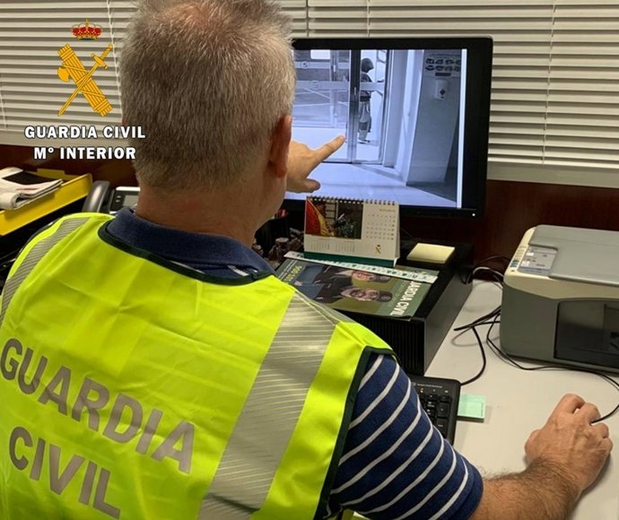 La Guardia Civil revisa las imágenes de los robos