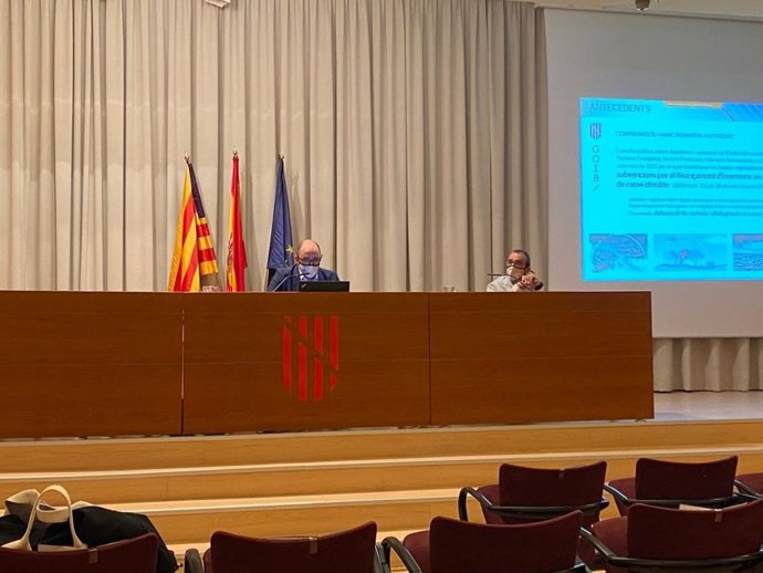 El vicepresidente y conseller de Transición Energética, Sectores Productivos y Memoria Democrática, Juan Pedro Yllanes, y el director general de Energía y Cambio Climático, Pep Malagrava.