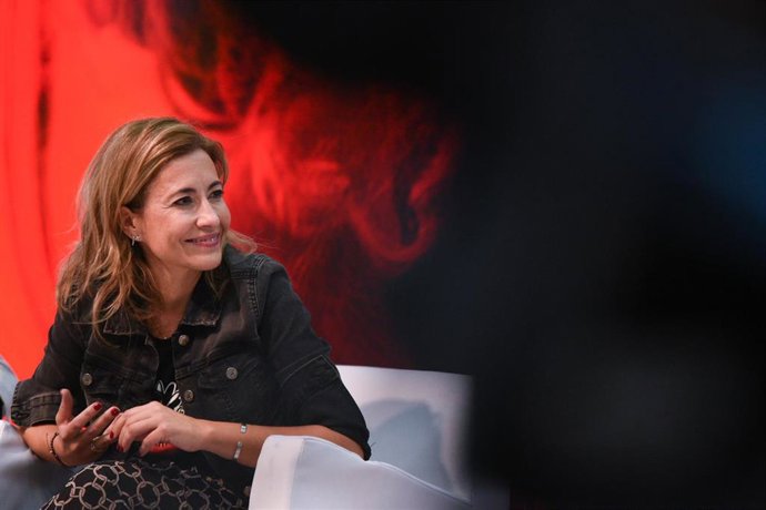 La ministra de Transportes, Movilidad y Agenda Urbana, Raquel Sánchez, en el encuentro Avanzamos en Políticas para la juventud: vivienda, enmarcado en la segunda jornada del 40 Congreso Federal del PSOE, en el espacio Ágora de la Feria de Valencia, a 