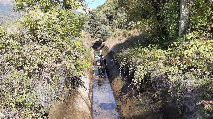 Endesa instala vallas proyectoras en canales de Lleida.