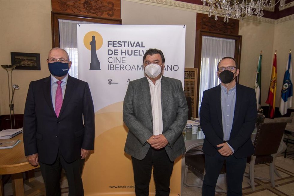 Firma de la renovación del compromiso de Atlantic Copper con el Festival de Cine Iberoamericano de Huelva.