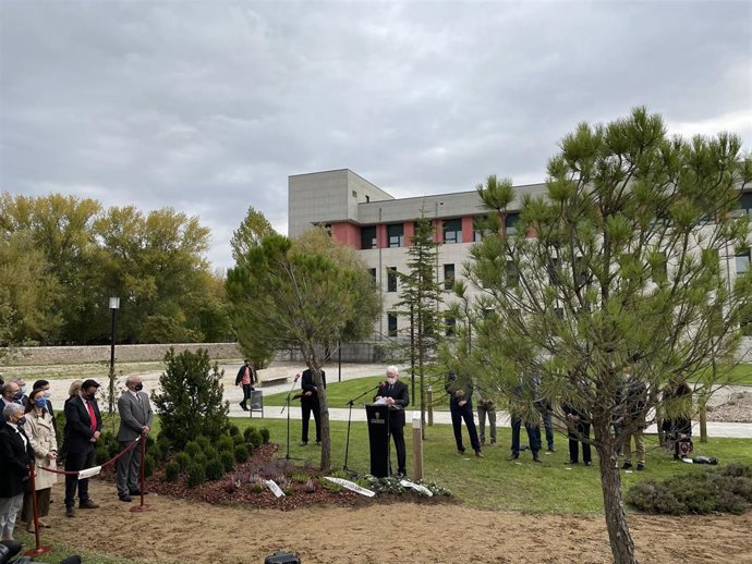 El presidente de la Fundación Atapuerca, Antonio Miguel Méndez Pozo, durante el homenaje póstumo al paleontólogo Emiliano Aguirre.