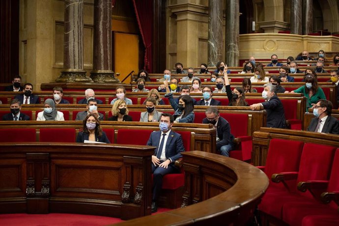 Votación en el Parlament del decreto para crear un fondo adicional de 100 millones para entidades locales.