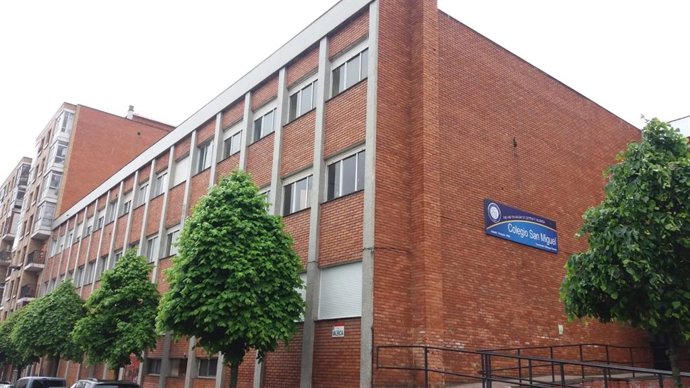 Archivo - Colegio San Miguel, en Gijón