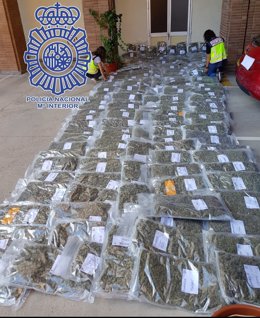Operación policial contra el tráfico internacional de marihuana envasada al vacío.