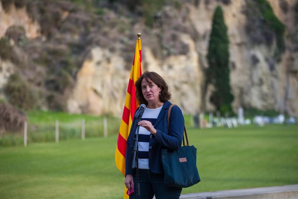 La presidenta de la ANC, Elisenda Paluzie, interviene en una rueda de prensa en la tradicional ofrenda floral en conmemoración del 81 aniversario del fusilamiento del presidente Lluís Companys, en el Cementerio de Montjuic, a 15 de octubre de 2021, en B