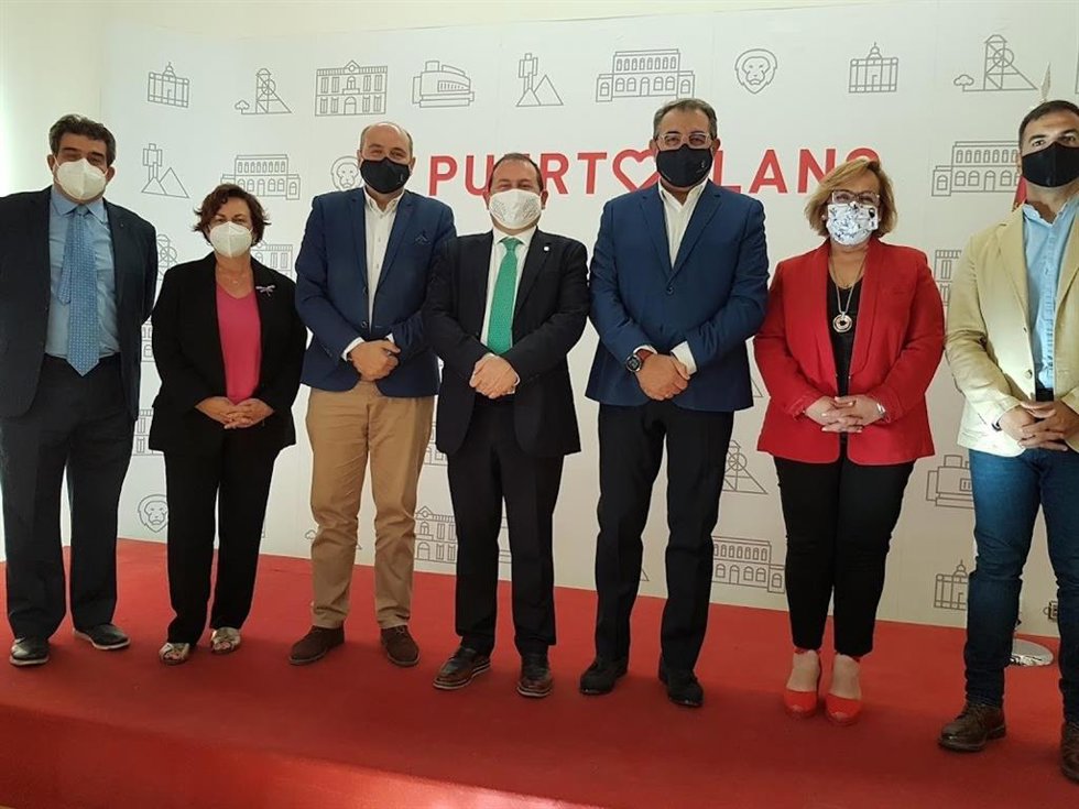 El consejero de Sanidad, Jesús Fernández, en Puertollano.