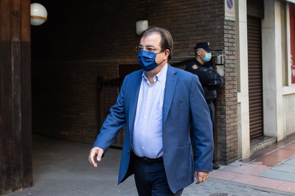 El presidente de la Junta de Extremadura, Guillermo Fernández Vara, a su llegada a la primera reunión de la Comisión de la Ejecutiva Federal.