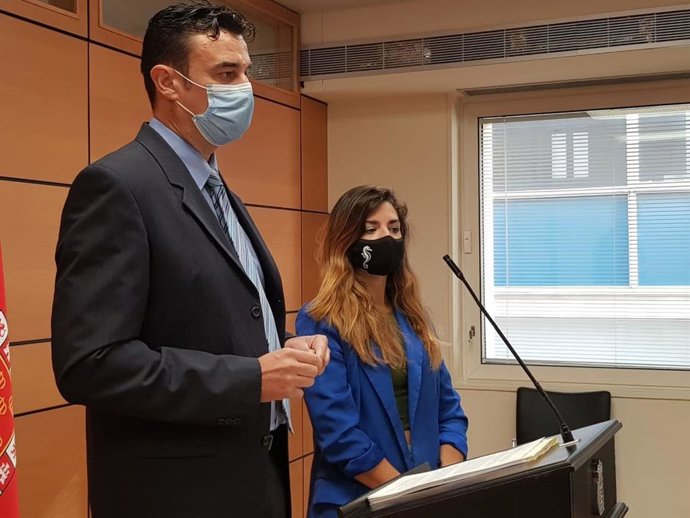 Ruiz Maciá junto a la concejala Clara Martínez Baeza