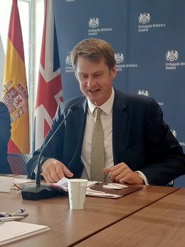El embajador del Reino Unido en España, Hugh Elliot, participa en un encuentro informativo con periodistas ambientales de APIA para analizar la COP26 que se celebrará en Glasgow (Escocia, Reino Unido) del 1 al 12 de noviembre.